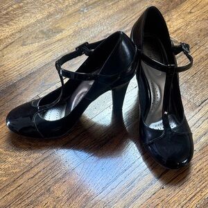Dexflex Comfort Black Patent T-Strap Heels